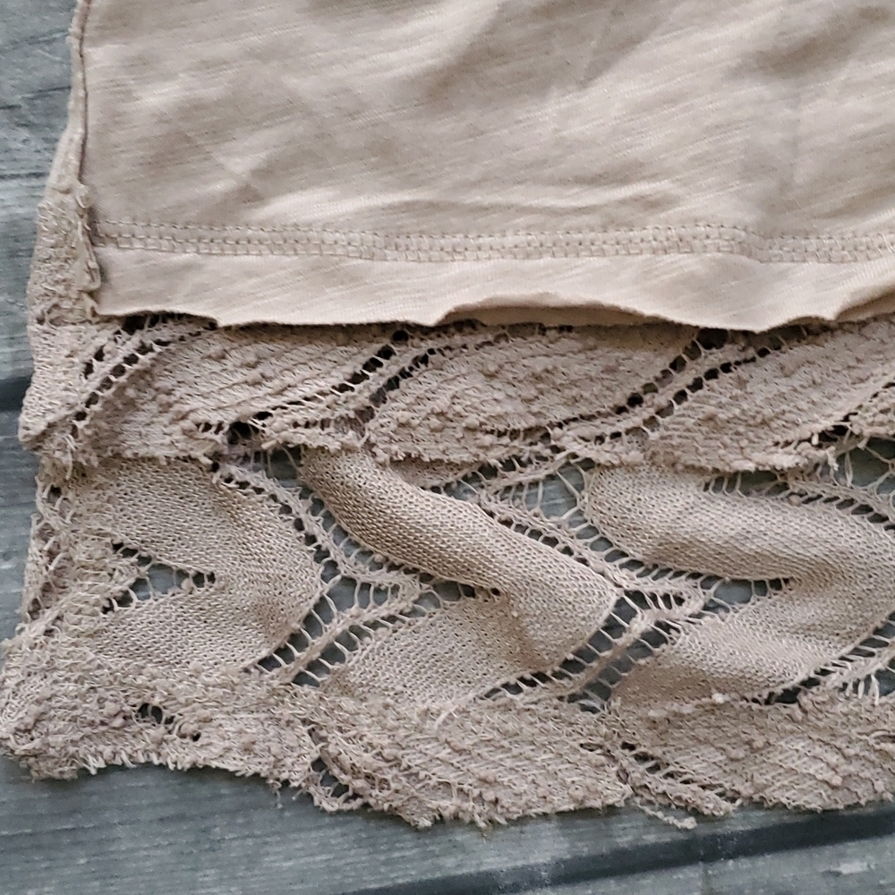 Umgee Crocheted Lace Distressed Shirt Sz Large - Picture 2 of 7